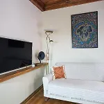 Cozy With A Private Garden, Full Flat