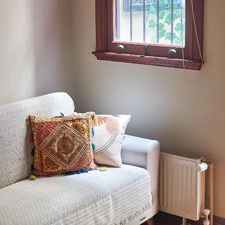 Cozy With A Private Garden, Full Flat Апартаменты Стамбул
