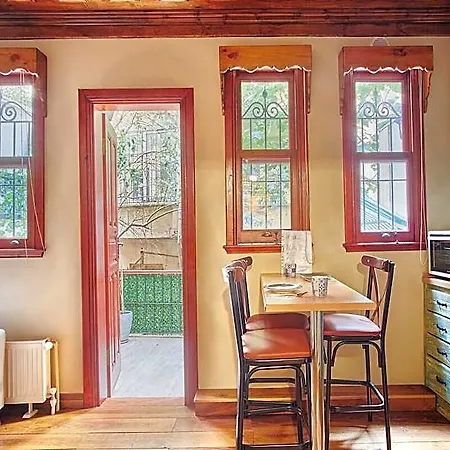 Апартаменты Cozy With A Private Garden, Full Flat *