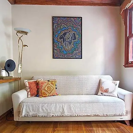 Cozy With A Private Garden, Full Flat