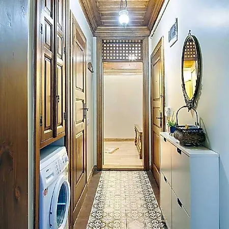 Cozy With A Private Garden, Full Flat Апартаменты Стамбул