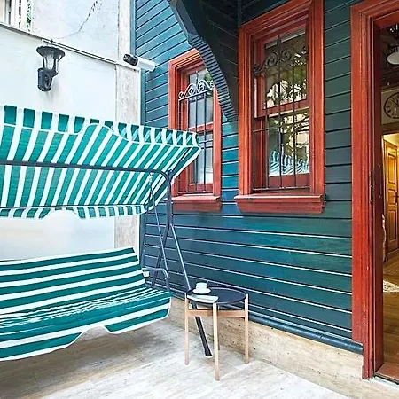 Cozy With A Private Garden, Full Flat
