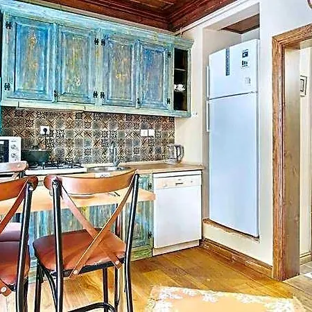 Апартаменты Cozy With A Private Garden, Full Flat Стамбул