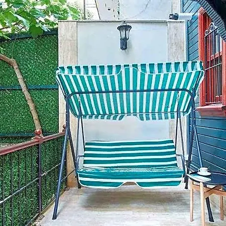 Cozy With A Private Garden, Full Flat