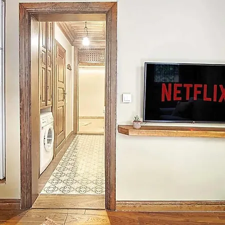 Cozy With A Private Garden, Full Flat