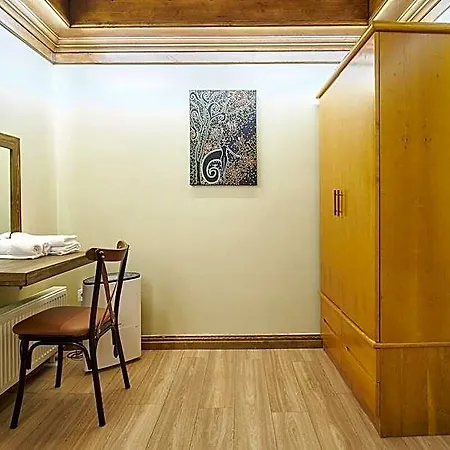 Cozy With A Private Garden, Full Flat Апартаменты Стамбул