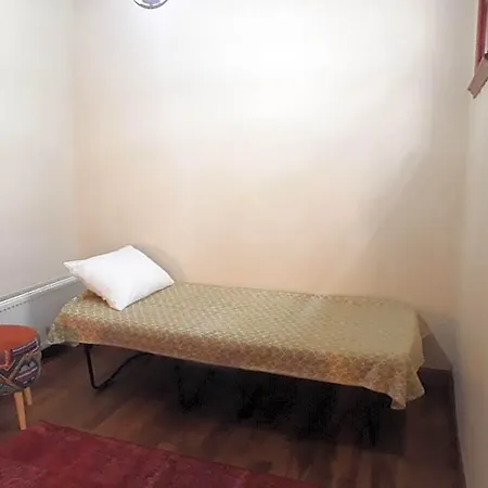 Cozy With A Private Garden, Full Flat