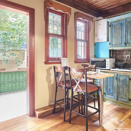Cozy With A Private Garden, Full Flat Apartmán