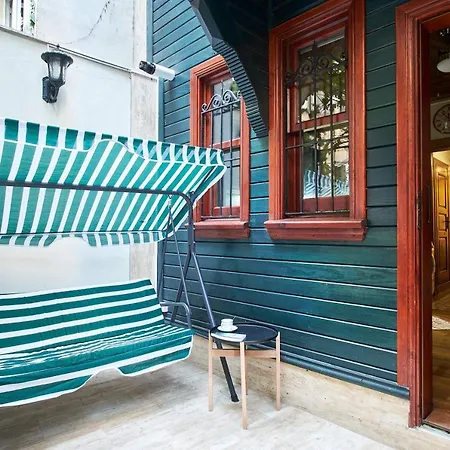Cozy With A Private Garden, Full Flat Appartamento Provincia di Istanbul