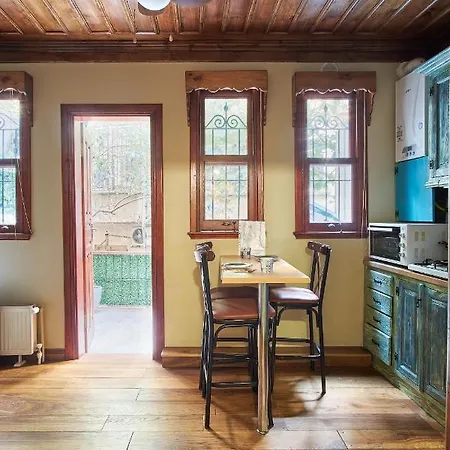 Cozy With A Private Garden, Full Flat Apartmán