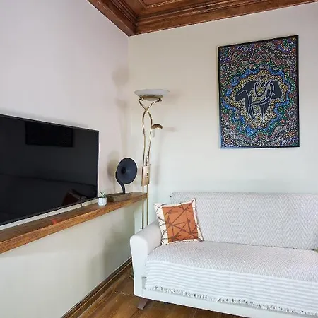 Cozy With A Private Garden, Full Flat