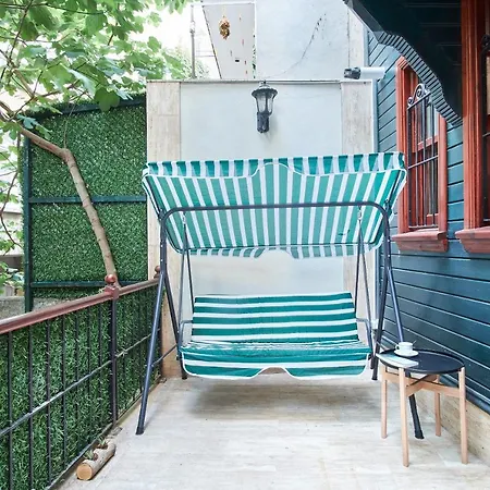 Cozy With A Private Garden, Full Flat Appartamento Provincia di Istanbul
