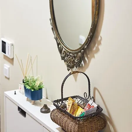 Cozy With A Private Garden, Full Flat Apartament