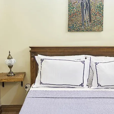 Cozy With A Private Garden, Full Flat Apartmán